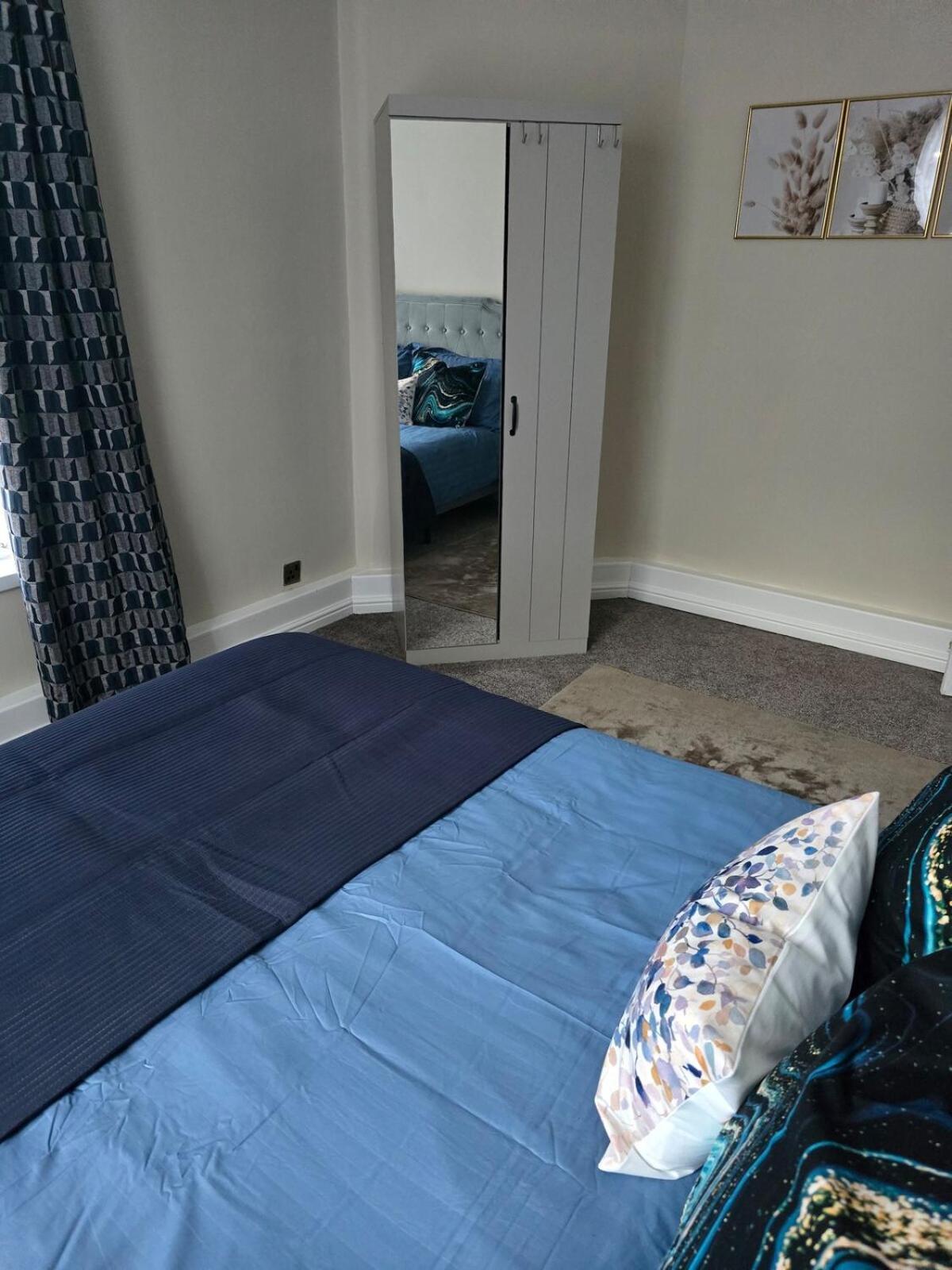 Apartament Contemporary & Spacious 1bd - Fireplace With Modern Comforts *